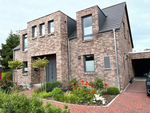 Modern holiday apartment with a large terrace and garden near Hamburg