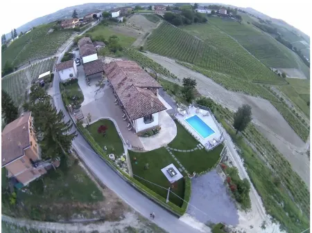 Vacation home with private Spa&Pool Отели в г. Костильоле-д'Асти