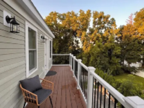 Luxury and Modern  Apt near Mall/ Hospital Hotels in Danvers