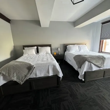 Historic Downtown Apt Steps from Eateries & Wvu