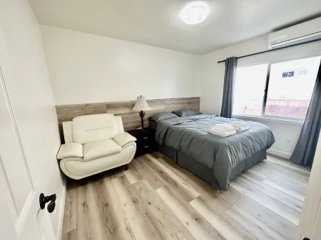 3B/2B Haven near Atlantic Square Отели рядом с достопримечательностью «Keck School of Medicine of USC Physician Assistant Program»