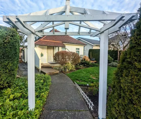 CUSTOM HOME, WALK TO RESTAURANTS, GROCERY, PARK, PETS&420 OK,COOL NEIGHBORHOOD