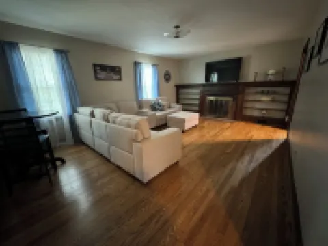 Walk anywhere on campus! 3BR home in College Heights. Hotels in State College