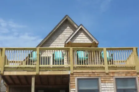 Cheerful, Semi Oceanfront, pet friendly, w/pool