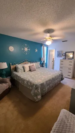 4 Bedroom Lake House with fantastic views and plenty of space. Отели в г. Квэй