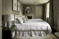 Historic Home, Heated Plunge Pool & Grand Piano