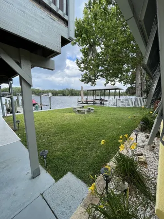 Dec-Feb Monthly/Weekly Rates, Homosassa River Home with Springs and Gulf Access