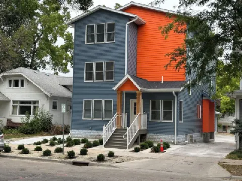 Luxury King Suite—Steps from Mayo Clinic Hospital Hotels in 