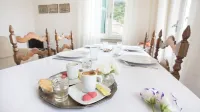 Monterosso 30 metresfrom the beach, wonderful sea view free wi- fi parking
