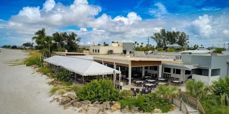 ~Steps to Beach • Bayview Balcony • Beach Gear Incl~