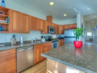 Water View! Luxury Starboard Suite-- walk to cafes, shops, galleries & beaches. Hotels in Eastsound
