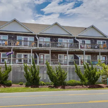 3 bedroom condo with oceanfront just steps away!