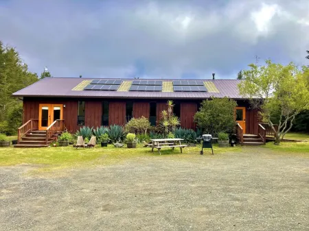 Close to Hiking, Beaches, Mendocino, Fort Bragg- Pets ok with Pet Fee Отели рядом с достопримечательностью «Mendocino Grove»