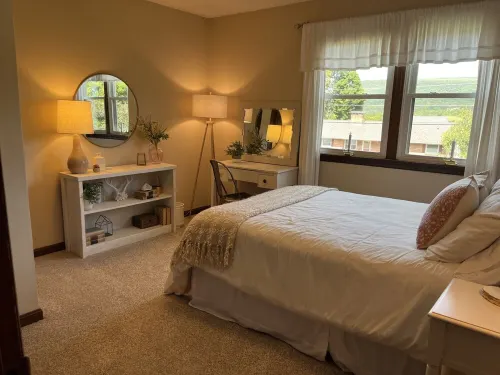 Clean, Comfortable, Close to Campus in a Quiet Neighborhood