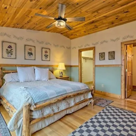 3 Suites with Game/Movie Room & Hot Tub