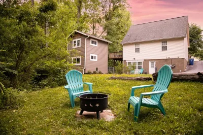 Mins to Asheville. Studio w/Fire pit. Pet Friendly, Washer and Dryer