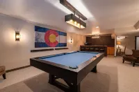 NEW Indian Paintbrush Log Cabin -Sleeps 12+ on scenic horse ranch with views! - Lodges