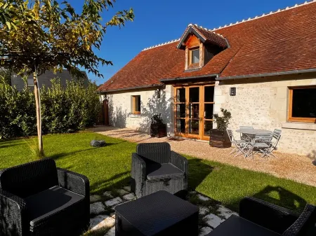 Ancien Pressoir à vin Totalement Restauré, Transformé en Gîte