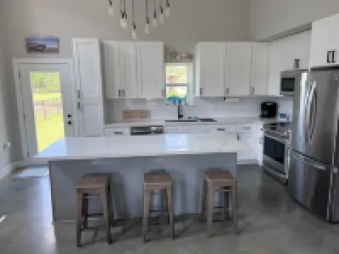 Barndo  blocks from boat launch, pier, beach and restaurants. Pet friendly