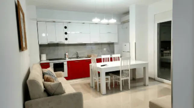 Cozy Apartment in Fier, Albania - City Center Retreat  호텔