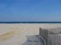 1 BLOCK FROM THE BEACH/BOARDWALK! 1BR 1BATH-SLEEPS 6; PARKING, WIFI, BEACH TAGS