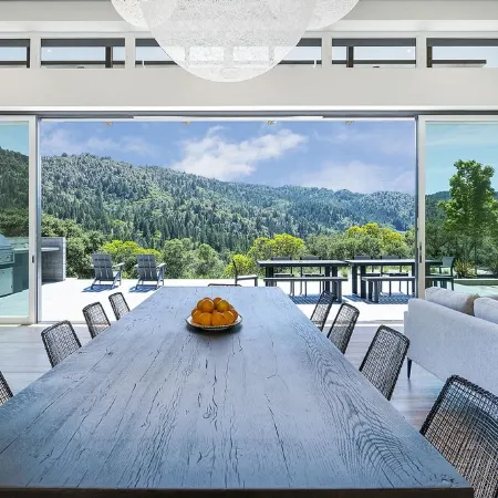 Modern, recently built home with stunning pool & beautiful views; 15 min to town
