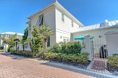 Gated, 80steps to beach & pool, why cross the busy road when you do not have to