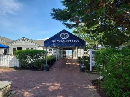 Sleeps 6 @ New Seabury w/ Pool - All Season Modern Condo!