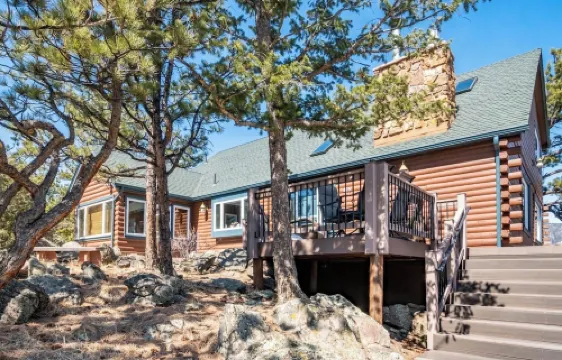 Majestic views! 4 bedroom, 4.5 bath home close to town