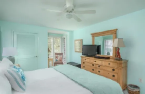 STUNNING BEACHFRONT UPPER VILLA,Electric Awning over Deck,Amenity Cards INCLUDED