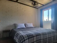 Dogwood Flats - A cozy guest house in the oak trees! Hotel dekat Arizona Hops and Vines