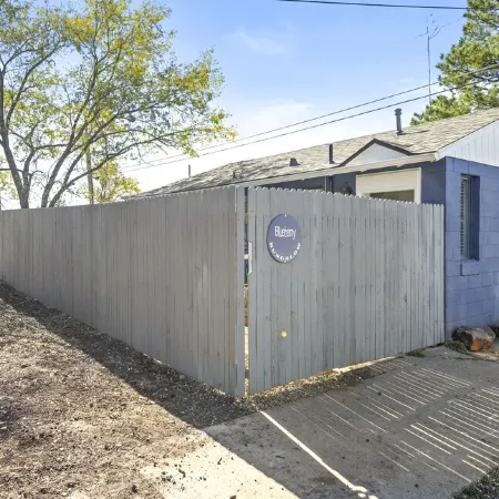 Downtown Blueberry Bungalow w/AC, Fully Fenced Yard, 3 Smart TVs, W/D, Fast WiFi