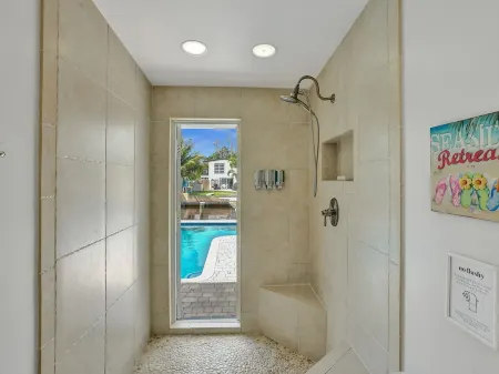 Seaside Retreat. Heated Pool/BBQ. Tiki Bar Отели рядом с достопримечательностью «FLL Airport Flight Landing View Point»