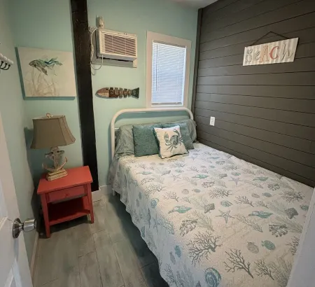 "Pogue Life"  Intercoastal Fishing Camp with boat lift Sargent, Texas