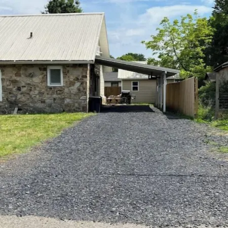 Spring Stone House Escape- Sleeps 10 Отели в г. Мена