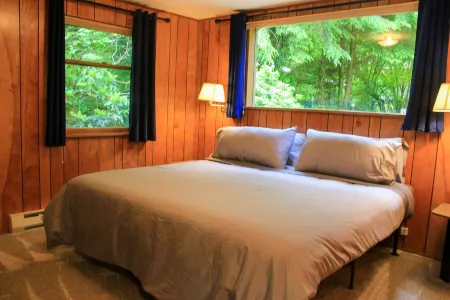 Lakefront Retreat: Private Dock, Fire Pit, BBQ, AC, Dog Friendly