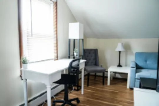 Balcony, Fully Fenced Yard, Sleep 4, Walk to Downtown