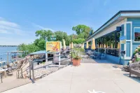 Amazing Lakefront 4 bedroom luxury Condo with large deck at Bridges Bay Resort