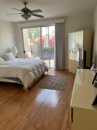 Beautiful  home on lake tennis, pickle ball pools and spas.l Отели рядом с достопримечательностью «Обсерватория Ранчо Мираж Лайбрари &»