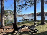 Tiny lakefront cottage with all the bells and whistles - Jacuzzi