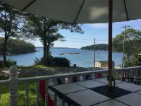 Enjoy spectacular views of Lobster Cove. Large yard, EV charger & dog friendly. Hotels in Boothbay Harbor