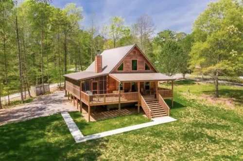 Cabin with dock, Huge screen-in porch, Great FAM getaway, HS WiFi, Pet Friendly