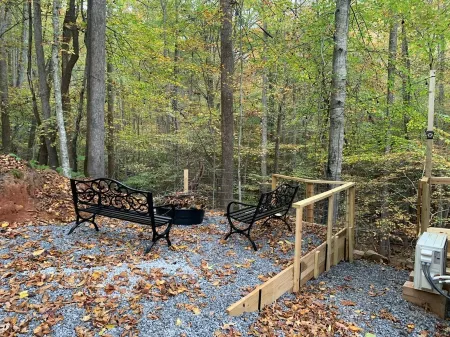 Raccoon Lodge at Coops Creek Cabins