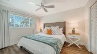 Stunning 1-Bedroom, Remodeled Apartment Overlooking Pool Near the Beach