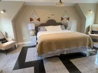 Large Townhouse overlooking Bellaire 2 blocks away Hotels in Kearney Township