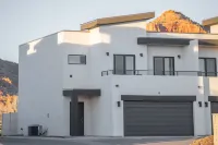 Modern/Luxury Townhouse- HOT TUB - Sleep up to 8! Skylite Boat Rentals附近的飯店