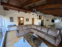 Cabin in the woods- Minutes from Lake Texoma, Red River, and Choctaw Casino.
