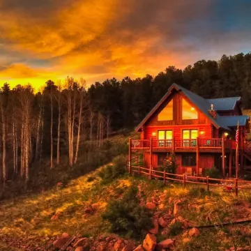 Log Cabin near Historic Cripple Creek, Hot Tub and Spectacular Views!