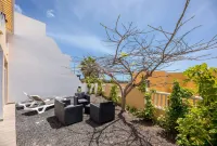 Large, bright and quiet with terrace, 3 bedrooms, 3 bathrooms, wifi.