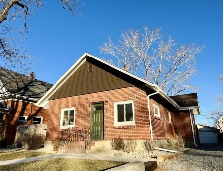 Stylish Mtn. Haus HQ: Hot Tub+Air Hockey & Near Light Rail